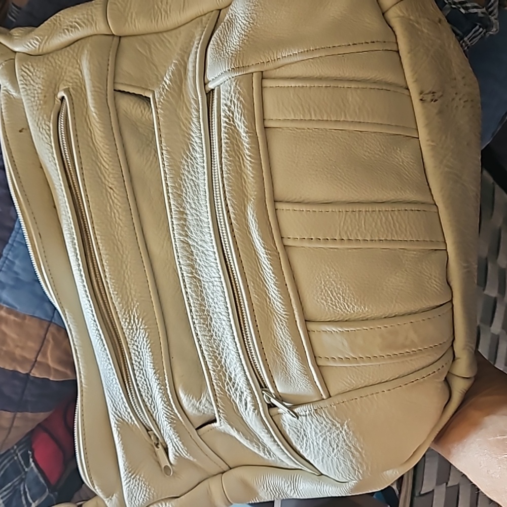 Ladies white/creme Leather Shoulder Bag, Made In Mexico, Excellent Condition.